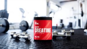 Créatine monohydrate Power Potion dans une salle de musculation